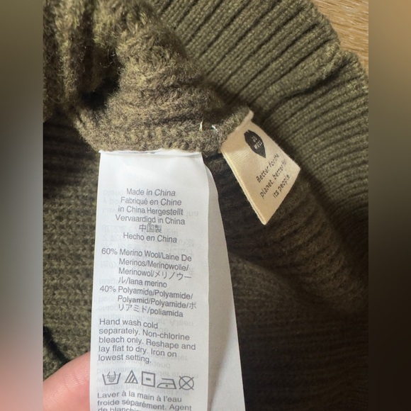 Madewell Woman’s V-Neck Sweater in Deep Olive 🫒 🍁🥮🍂 - Picture 7 of 8